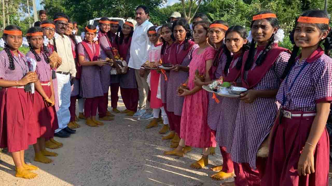 వినాయక నిమజ్జన ఊరేగింపులో మంత్రి ఎర్రబెల్లి