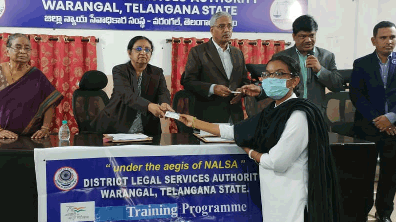 పారా లీగల్ వాలంటీర్లు ప్రజలకు వారధిగా పని చేయాలి : జడ్జి రాధా దేవి