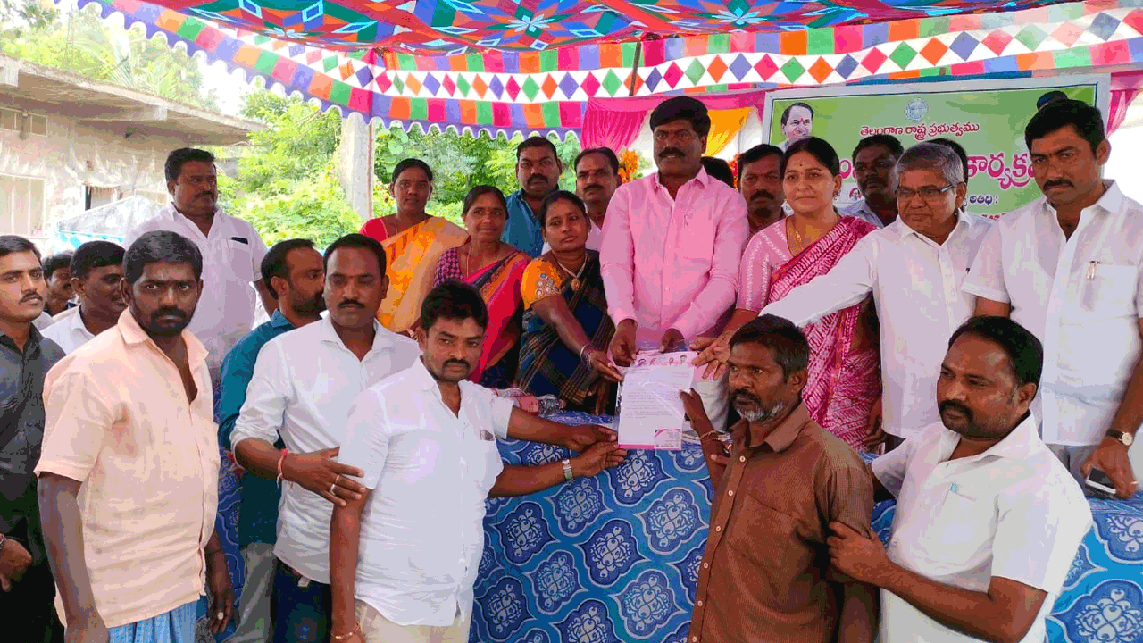 రాజకీయాలకు అతీతంగా సంక్షేమ పథకాలు అమలు : ఎమ్మెల్యే సుదర్శన్ రెడ్డి