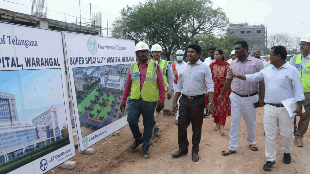 గడువులోగా హాస్పిటల్‌ పనులు పూర్తి చేయాలి : కలెక్టర్లు గోపి, హనుమంతు