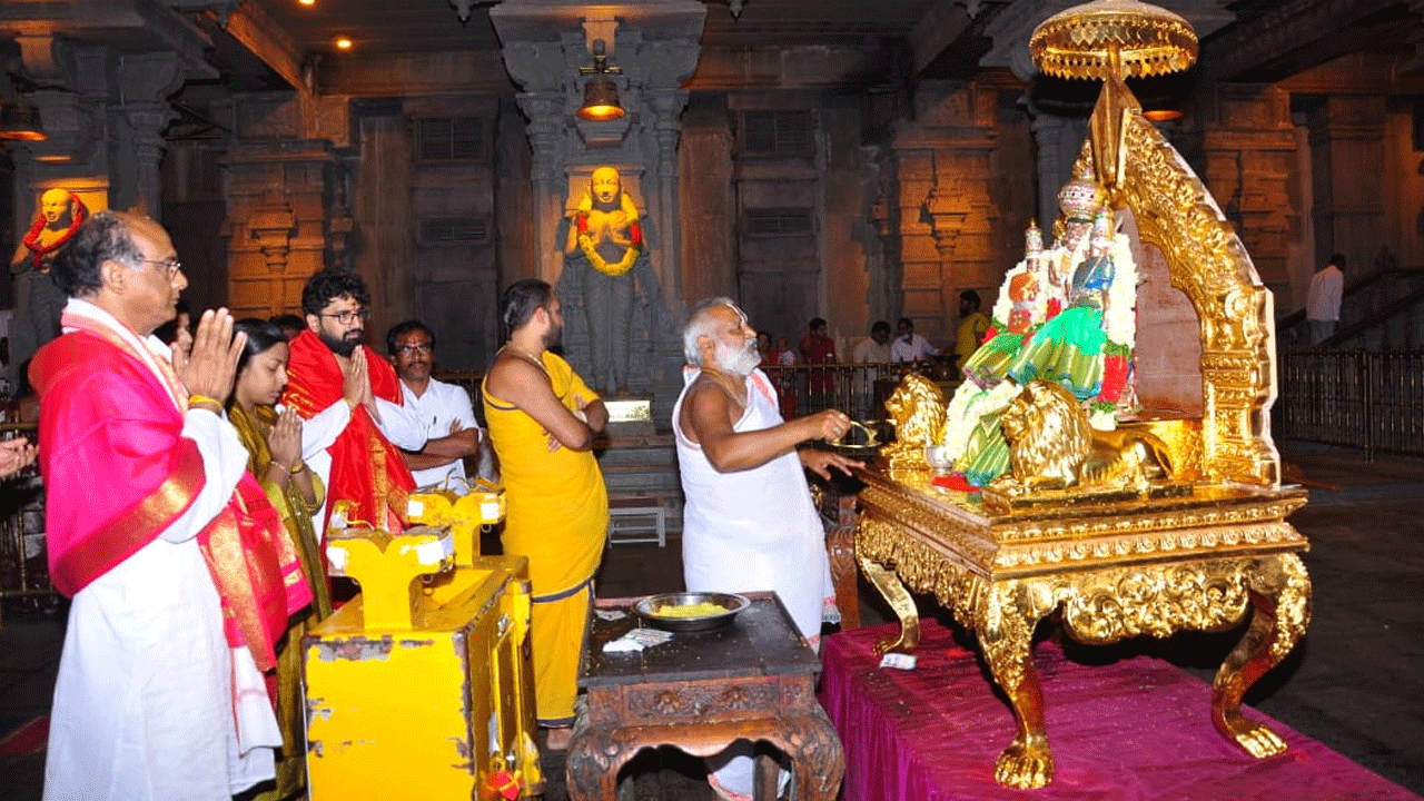 యాదాద్రి నరసింహుడి సేవలో ఎంపీ దివకొండ దామోదర్ రావు