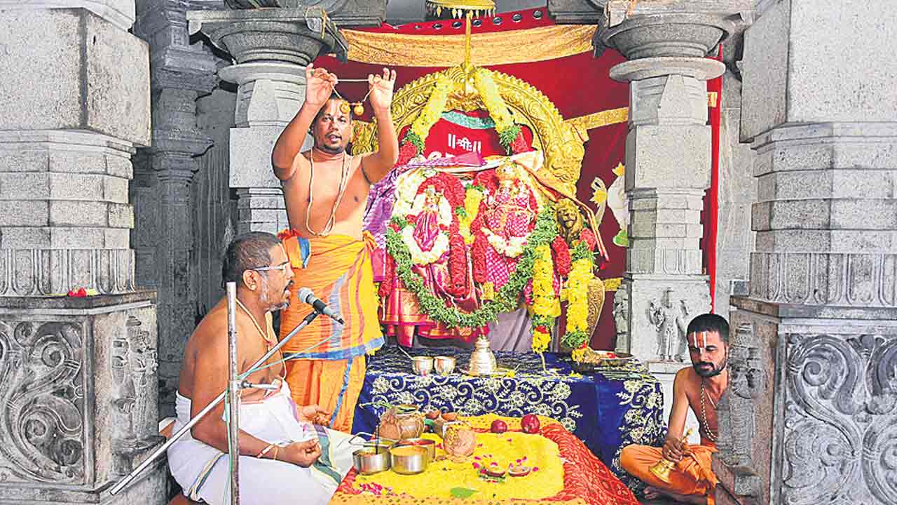 వైభవంగా తిరుకల్యాణోత్సవం