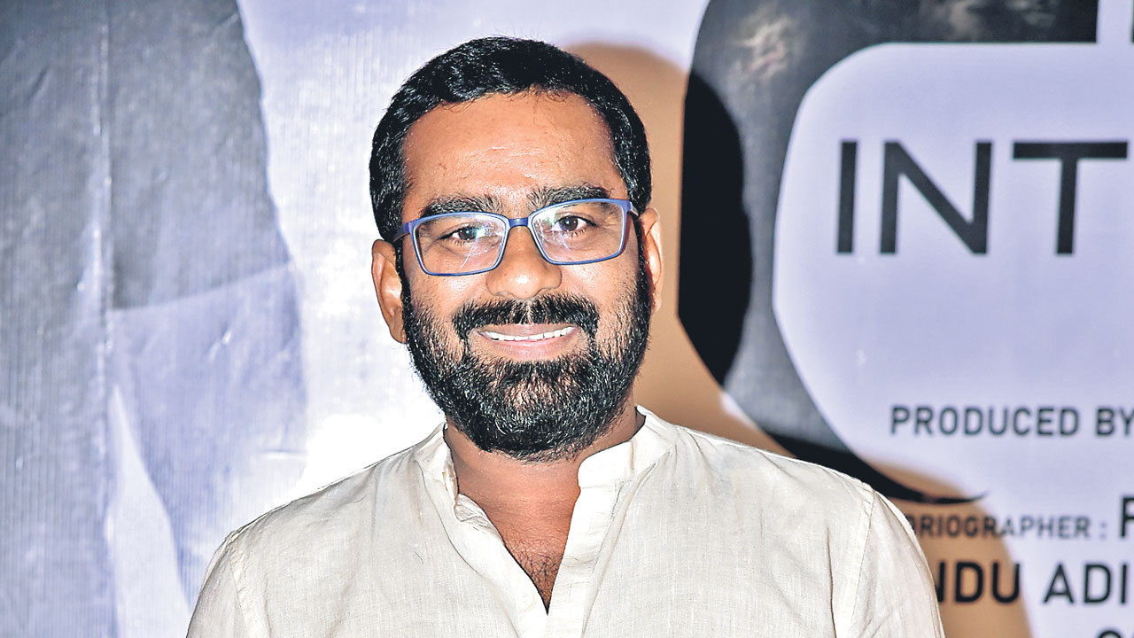 డంపింగ్‌ యార్డ్‌ సెట్‌లో..