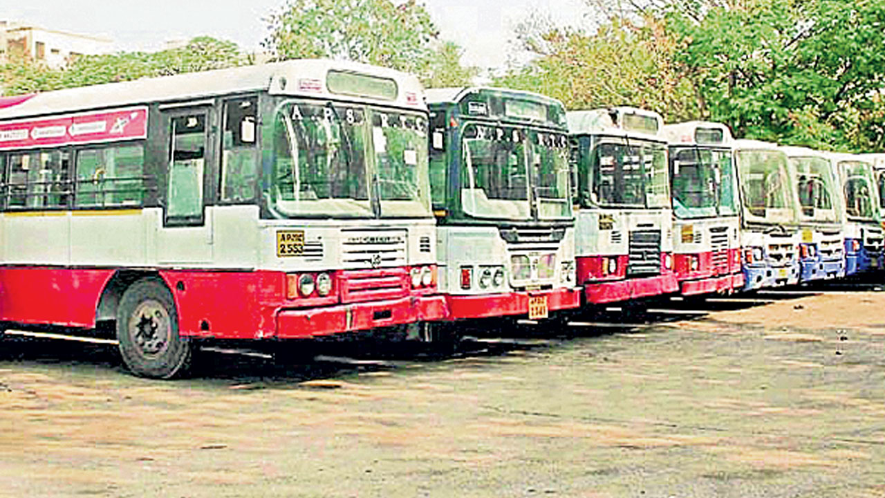 ఆర్టీసీ ఉద్యోగులకు దీపావళి కానుక