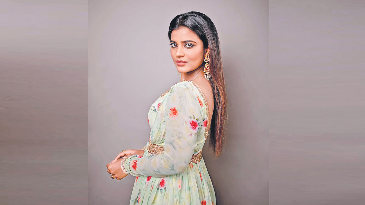 ఆమె స్వేచ్ఛ పెనిమిటింట బందీ