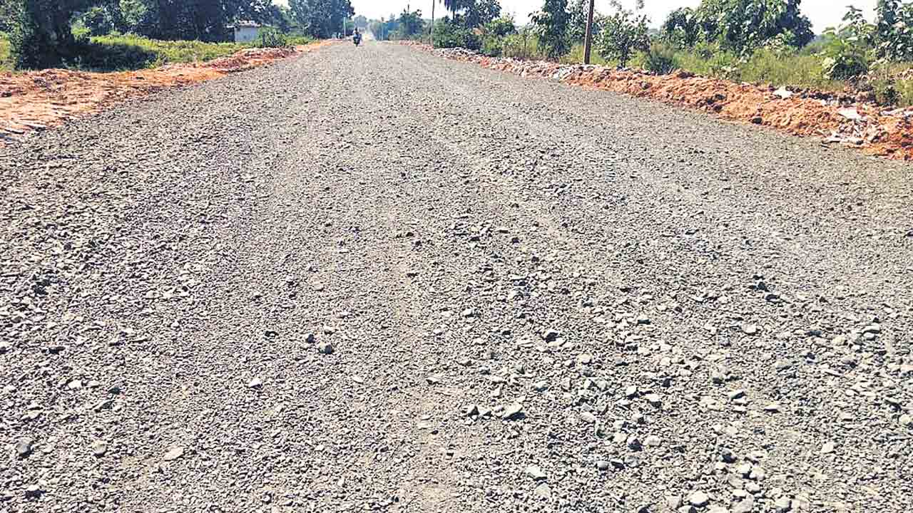 వేగంగా జినుగుర్తి -తట్టేపల్లి రోడ్డు పనులు