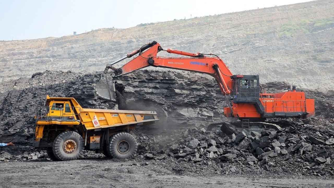 లక్ష్యానికి చేరువగా..