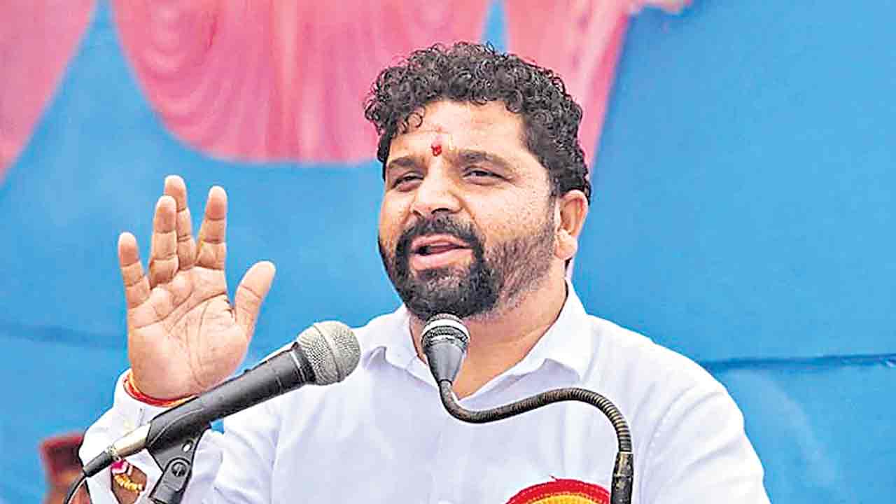 అడ్మిషన్‌ ఇవ్వకుంటే.. ఆఫ్గాన్‌కు పంపిస్తా