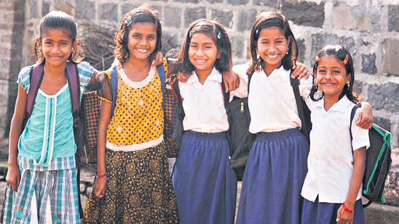 వివక్ష అంతమైతేనే వికాసం