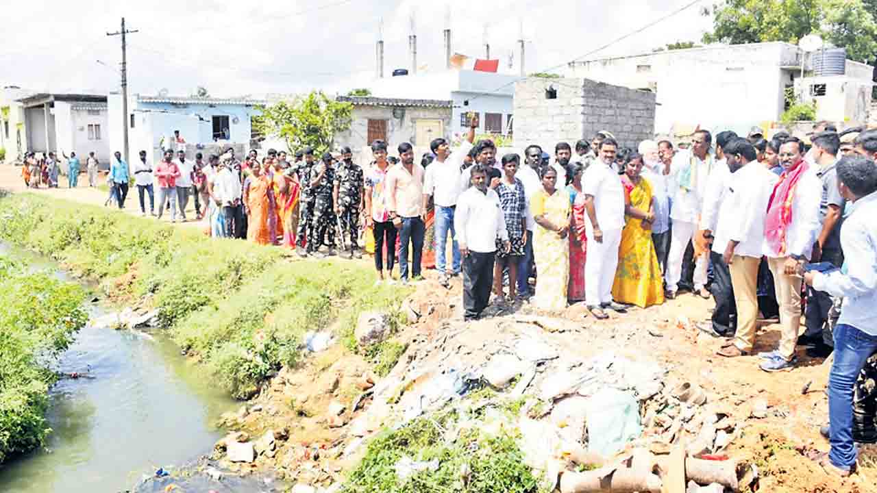 మౌలిక వసతుల కల్పనకు ప్రాధాన్యం