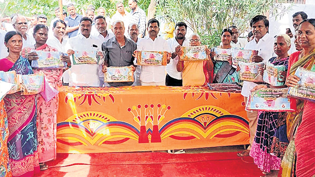 తెలంగాణ సంస్కృతికి ప్రతీక బతుకమ్మ పండుగ