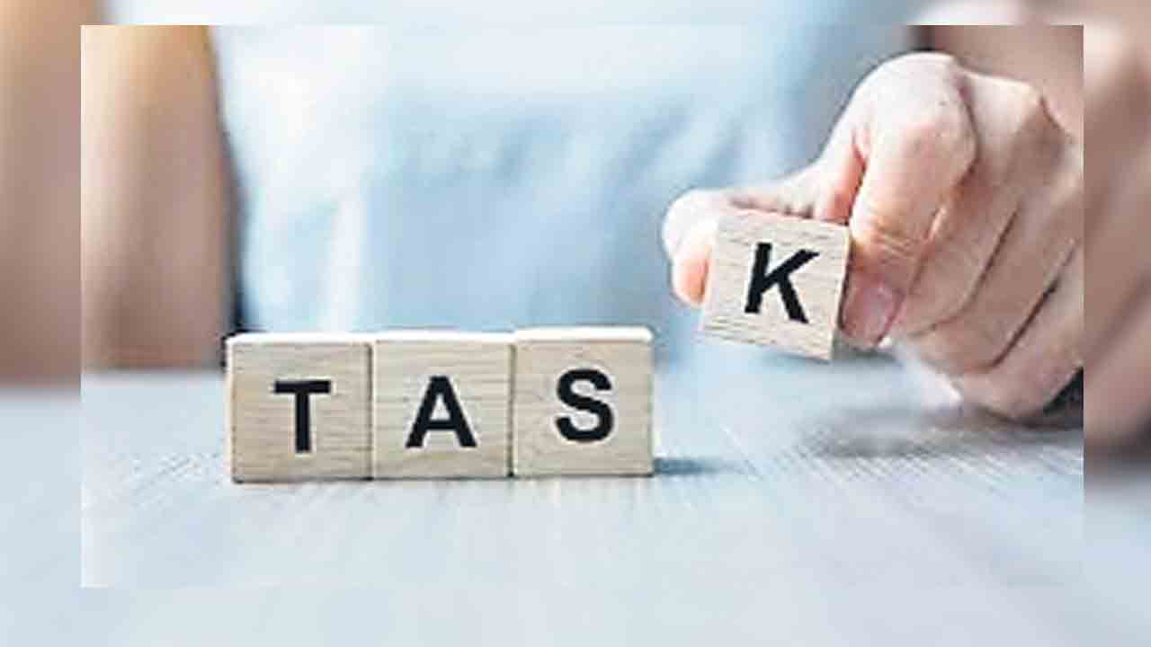 టాస్కుతోనే బయల్దేరాడు!