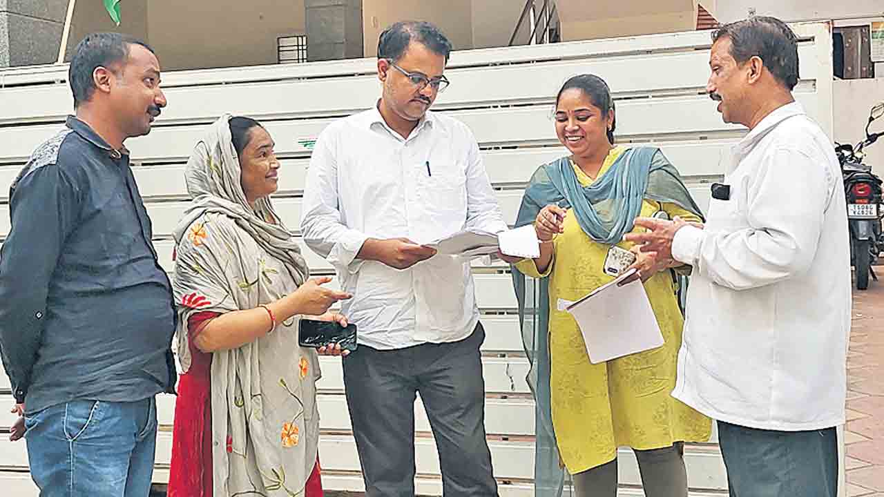 దరఖాస్తుల పరిశీలన ముమ్మరం