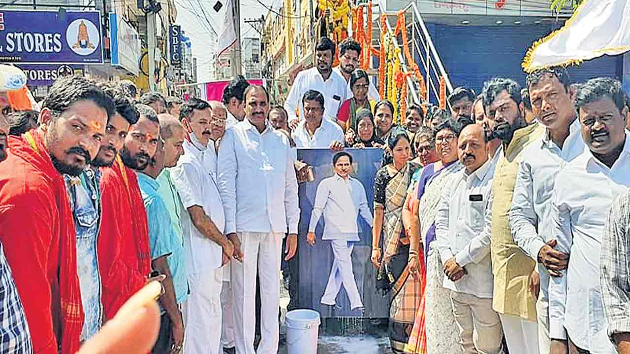 గిరిజన కుటుంబాల్లో వెలుగులు