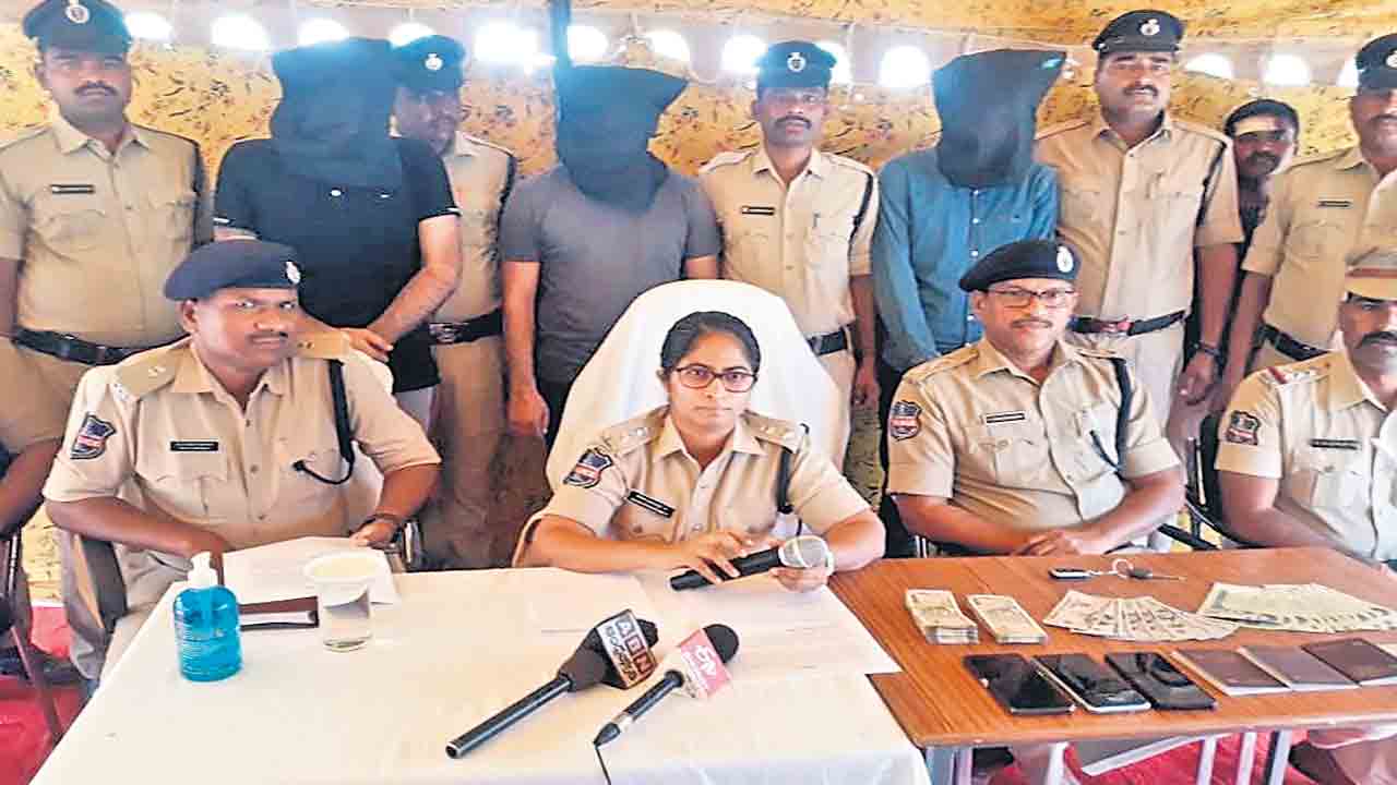 చోరీలు చేస్తున్న ముగ్గురు ఇరాన్ దేశస్థుల అరెస్టు