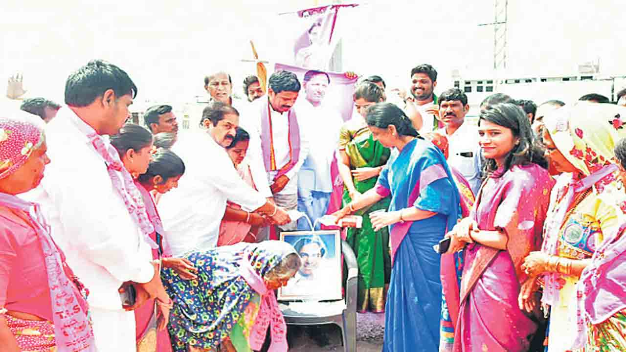 మాట తప్పని సీఎం కేసీఆర్‌ : మంత్రి సబిత