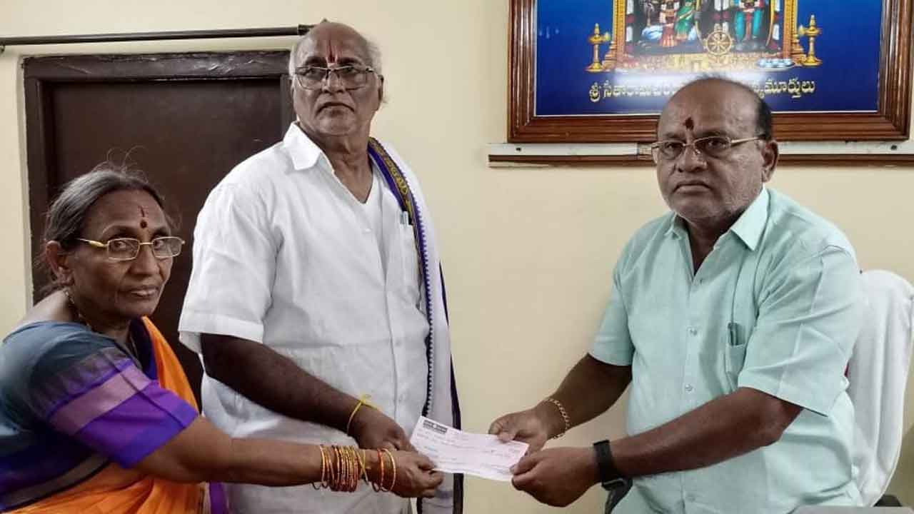 అన్నదాన పథకానికి రూ.5 లక్షల విరాళం