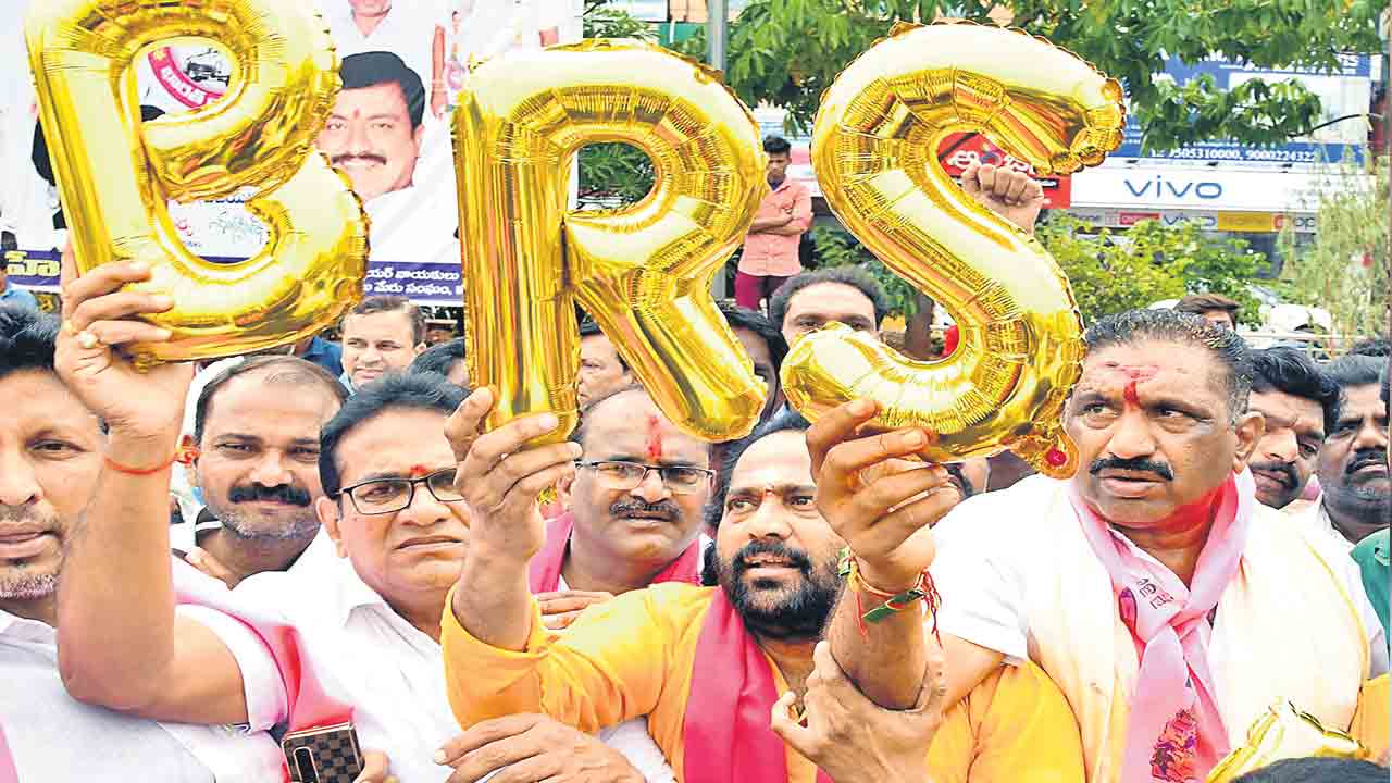 దొందూ దొందే; అందుకే..