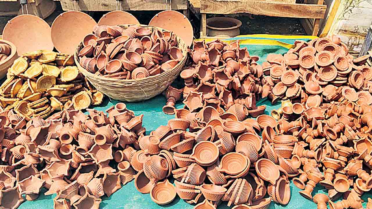 మట్టి దీపంతెలే మంగళకరం