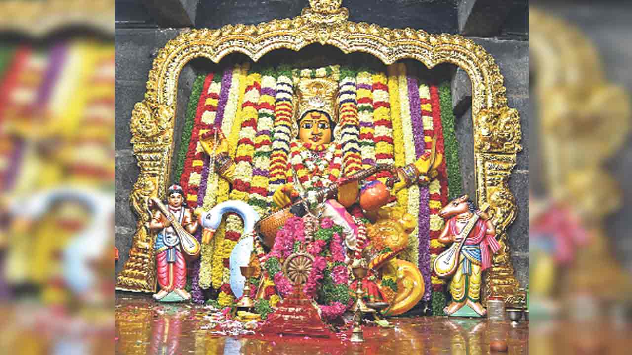 ఏడో రోజుకు చేరుకున్న దేవీ శరన్నవరాత్రి ఉత్సవాలు