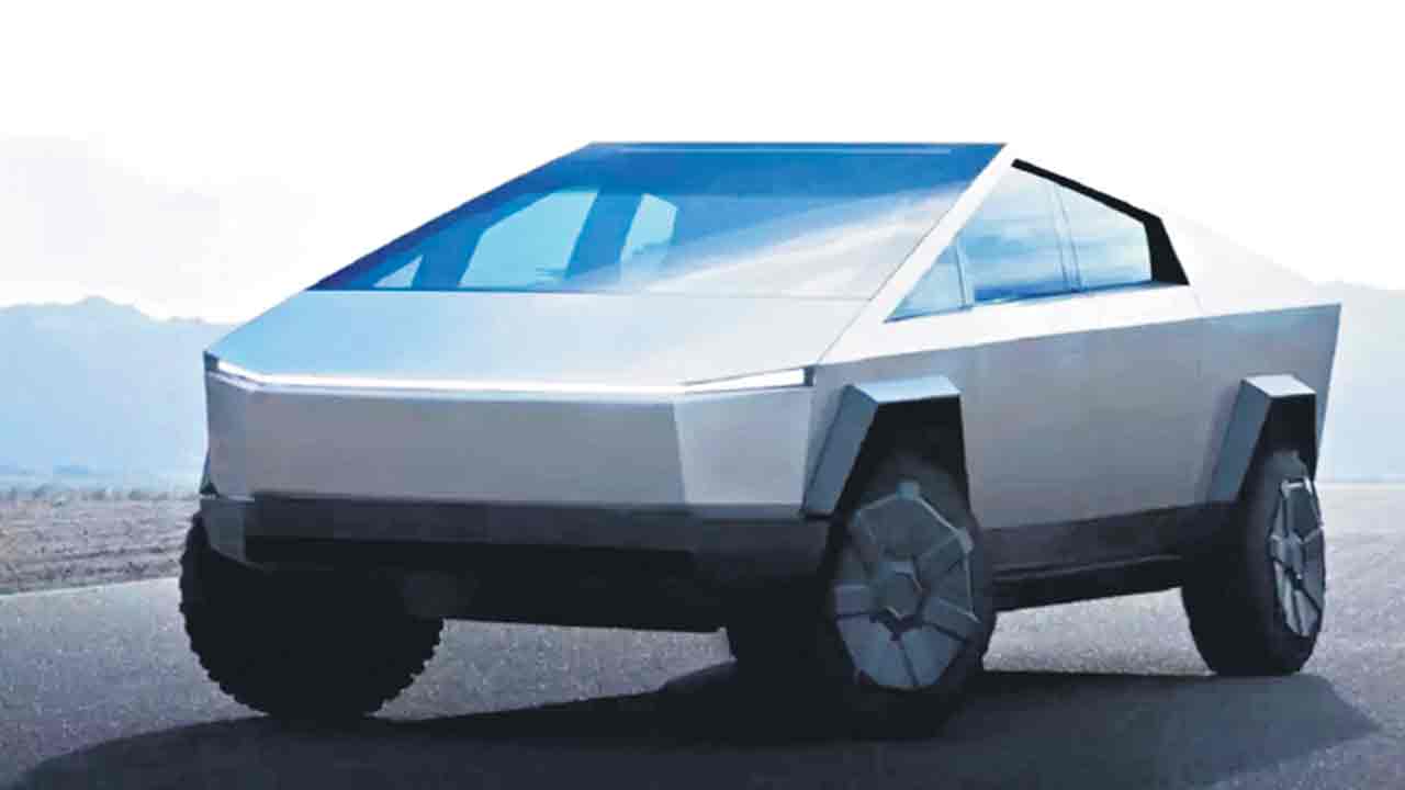 టెస్లా కారు.. నీళ్లలో షికారు