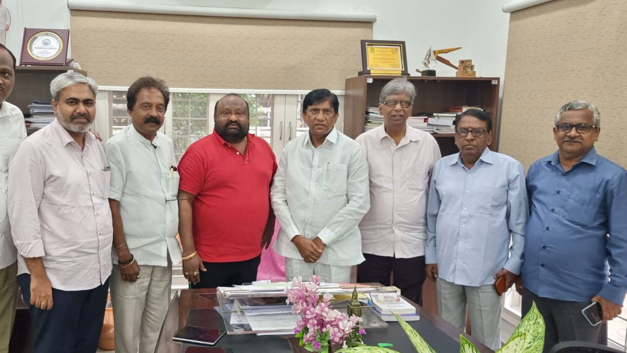 కరీంనగర్‌లో నుమాయిష్‌ ఎగ్జిబిషన్‌!