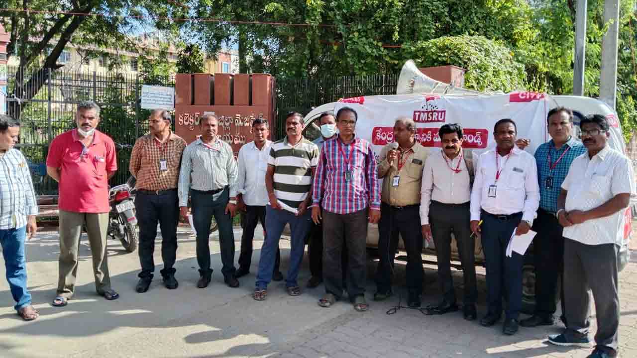 ఔషధాల ధరలు తగ్గించాలి