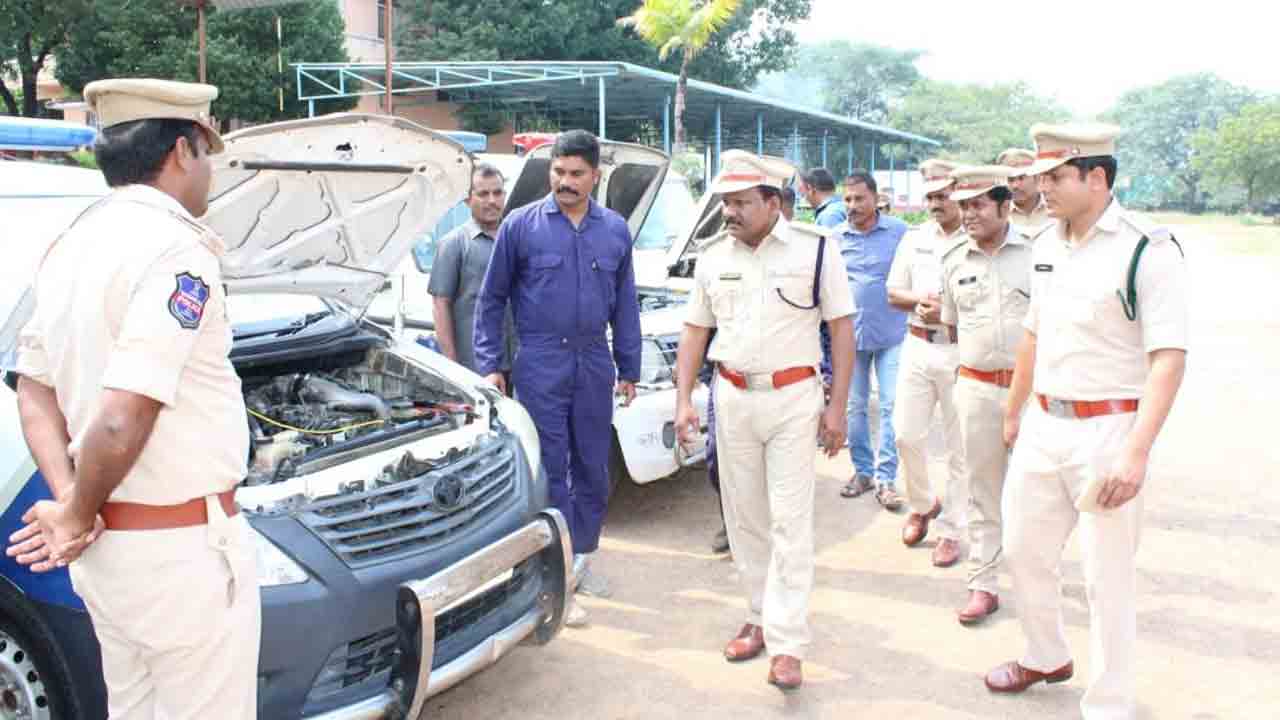 సీసీకెమెరాల ఆవశ్యకతను వివరించాలి