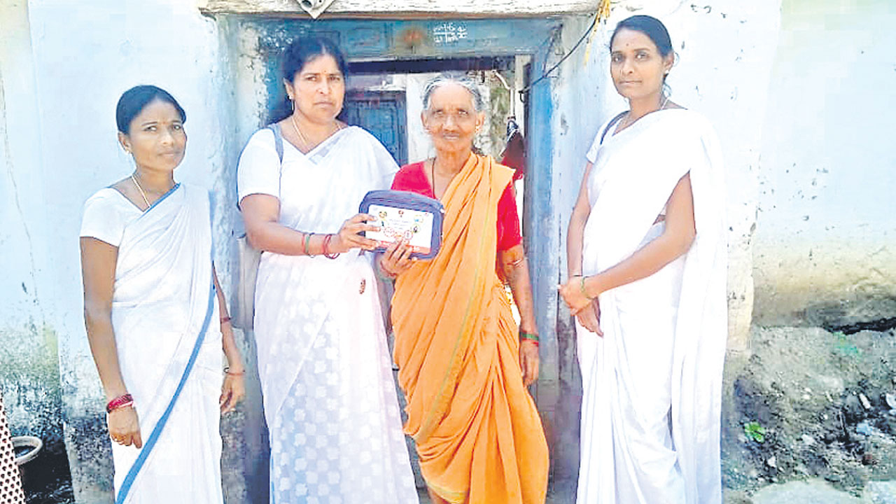 బీపీ, షుగర్‌ రోగులకు ఎన్‌సీడీ కిట్లు