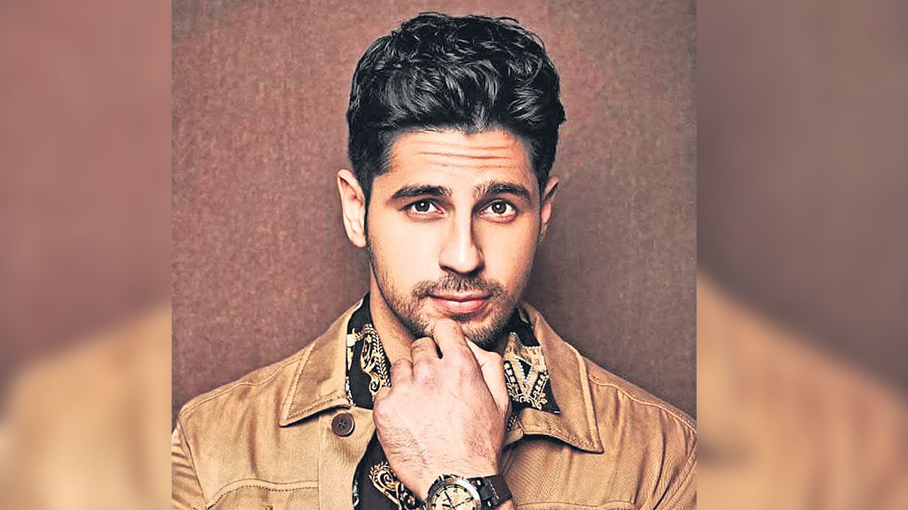 అతనికి మూవీ బిజినెస్‌ తెలుసు