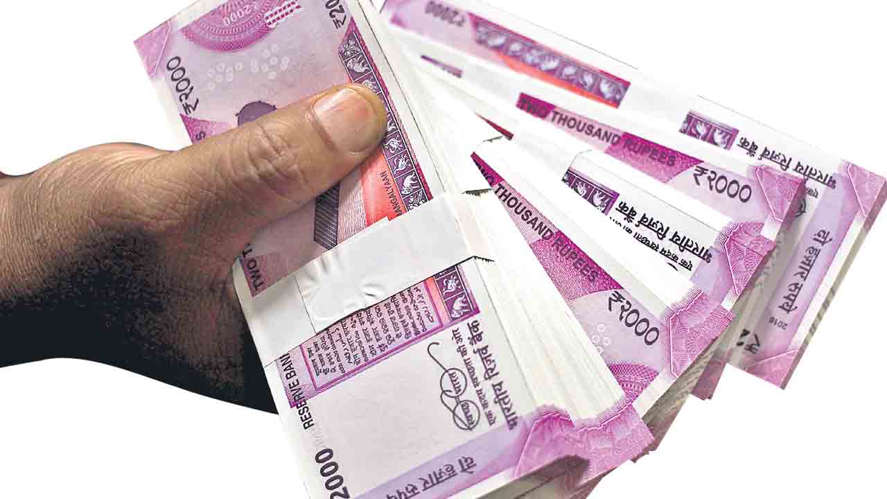 మహేశ్వరానికి నిధుల వరద