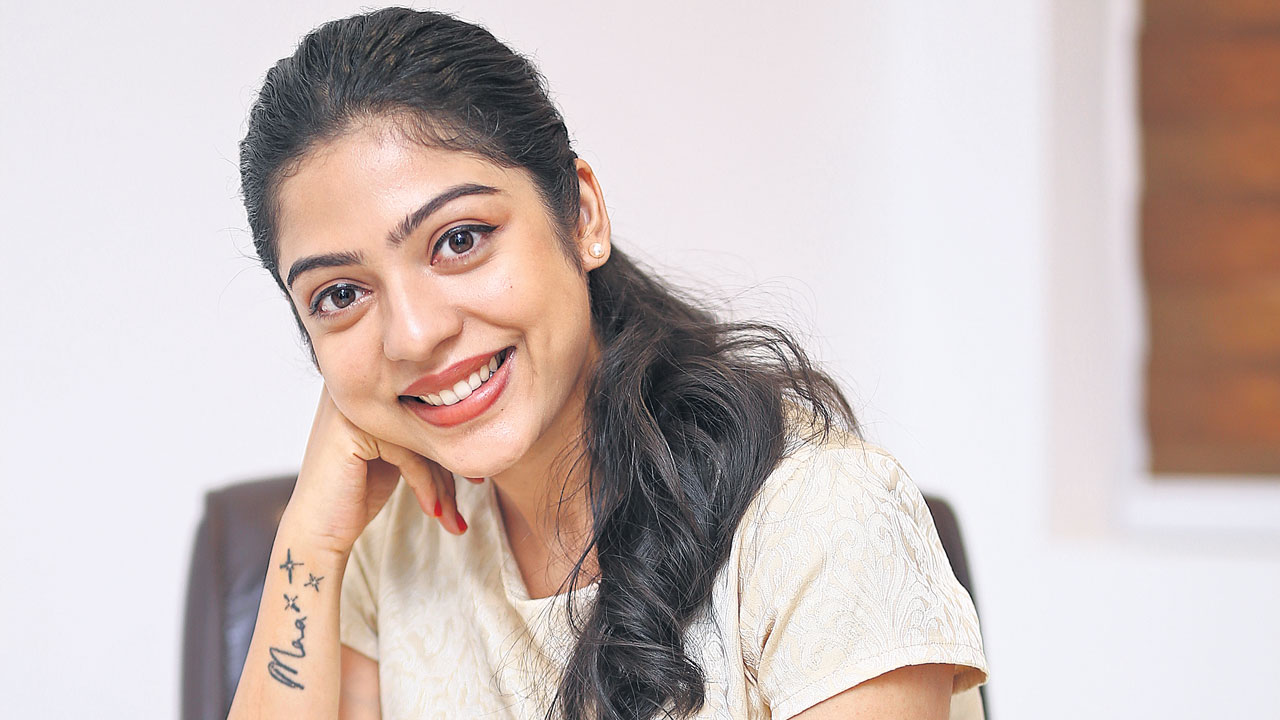 పక్కింటి అమ్మాయిగా మెప్పిస్తున్నా!