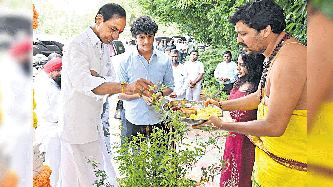 ప్రగతిభవన్‌లో విజయదశమి పూజలు
