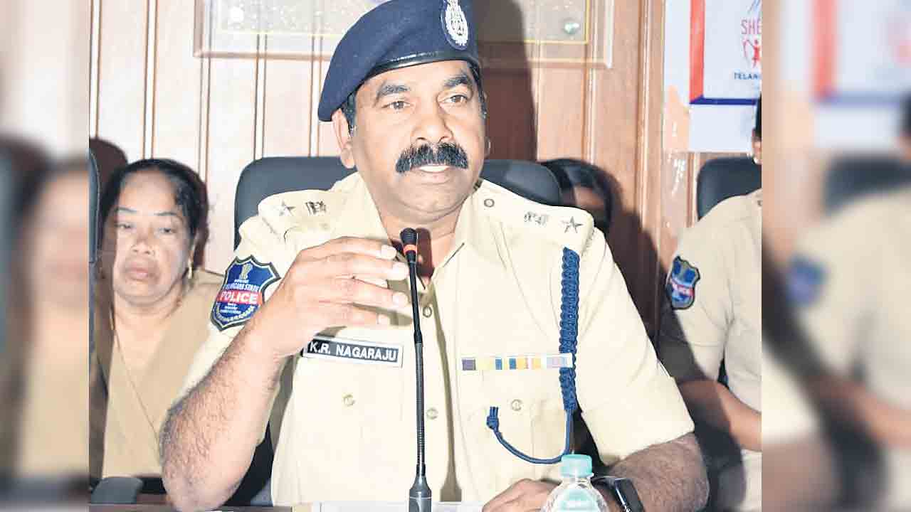 పటాకుల దుకాణాలకు అనుమతులు తప్పని సరి