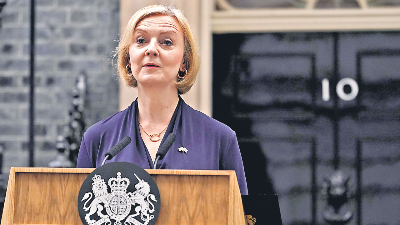 45 రోజులే పదవిలో ఉన్నా.. ఏడాదికి రూ.కోటి భత్యం