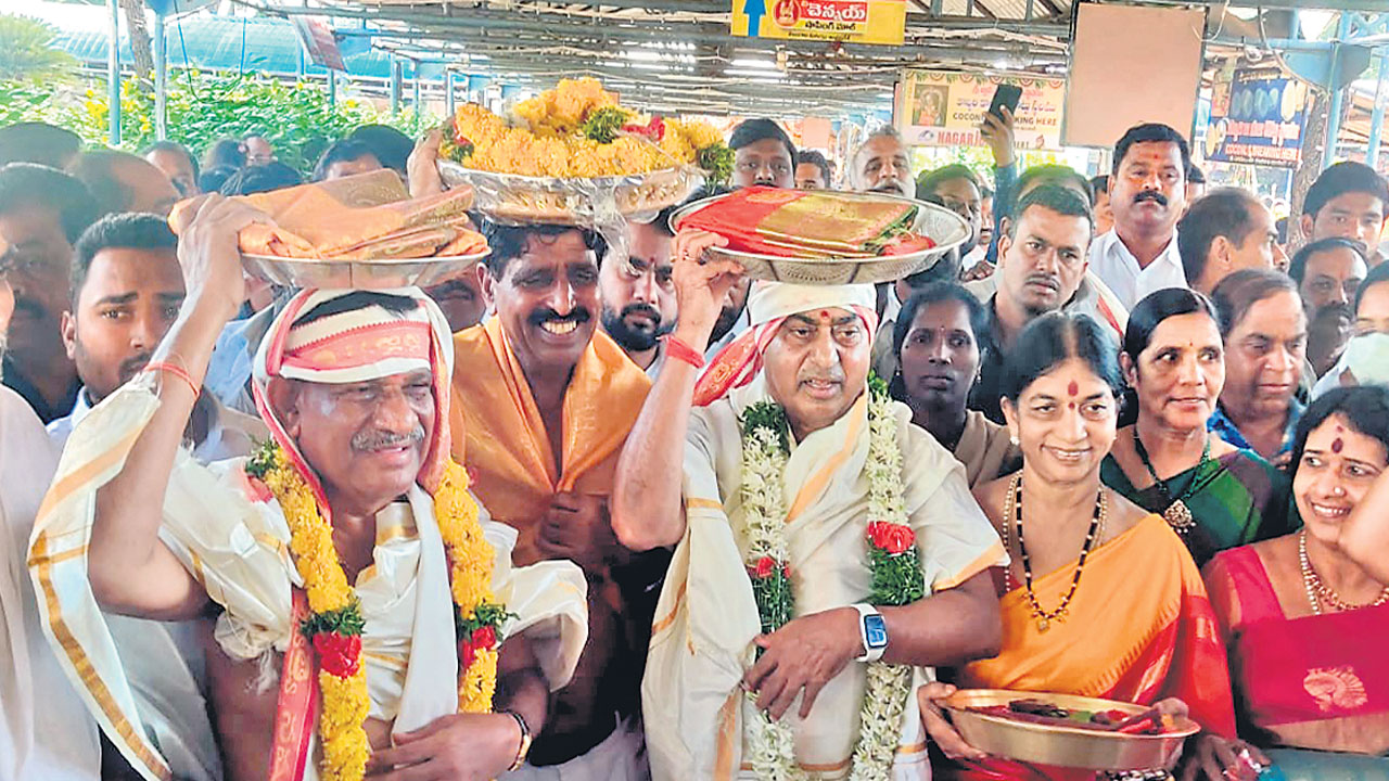 బాసరలో వైభవంగా మూలా నక్షత్ర వేడుకలు