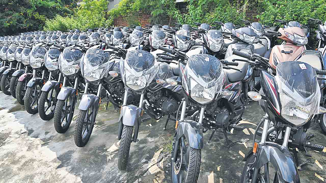 86,40,142 నగరంలో వాహనాల సంఖ్య