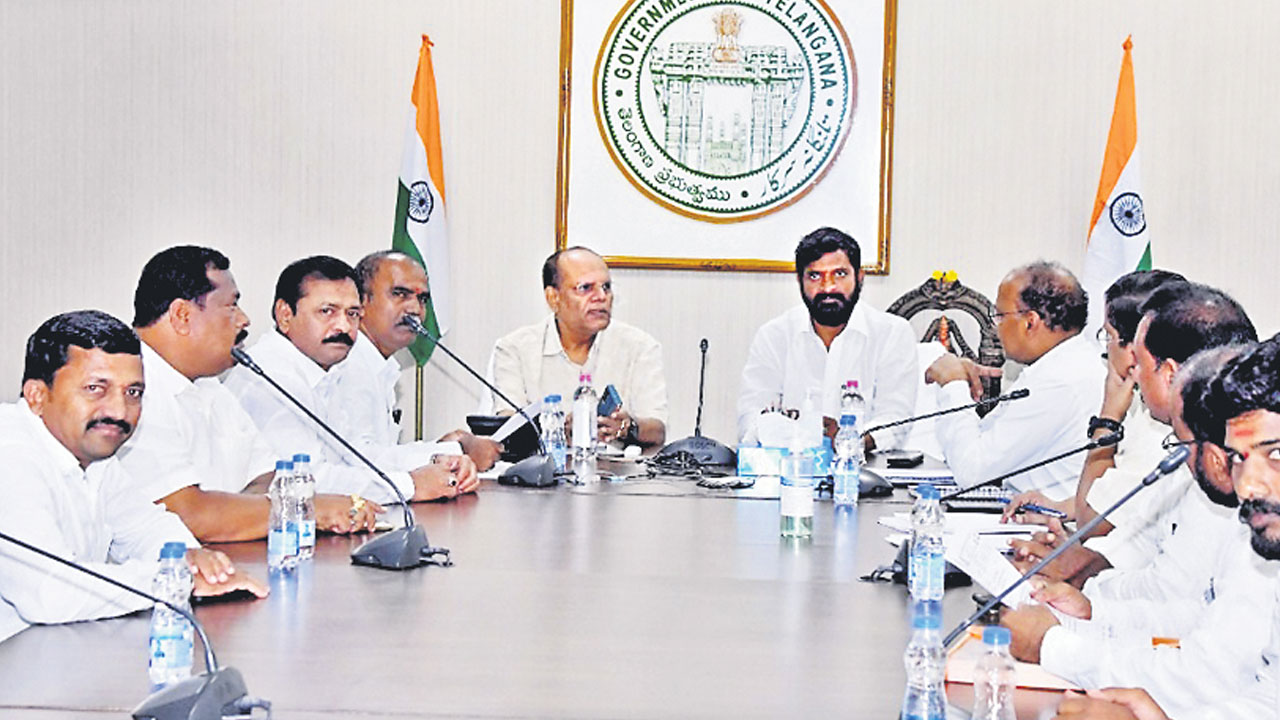 సీఎస్‌తో లారీ యజమానుల సంఘం భేటీ