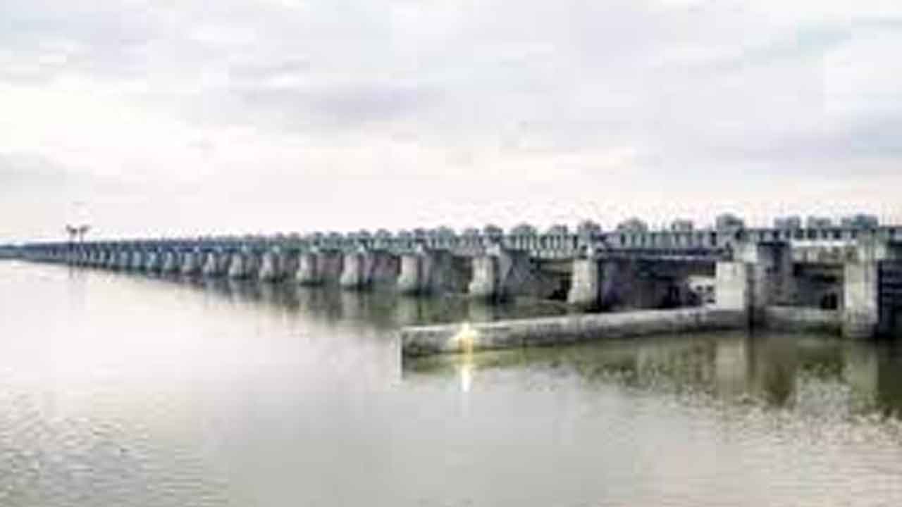 సుంకేసుల ప్రాజెక్టుకు భారీగా వరద..22 గేట్ల నుంచి నీటి విడుదల