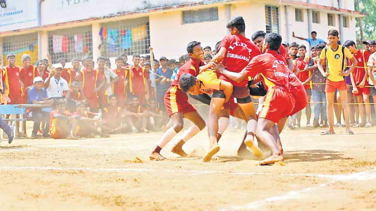 హోరాహోరీగా గిరిజన క్రీడోత్సవాలు