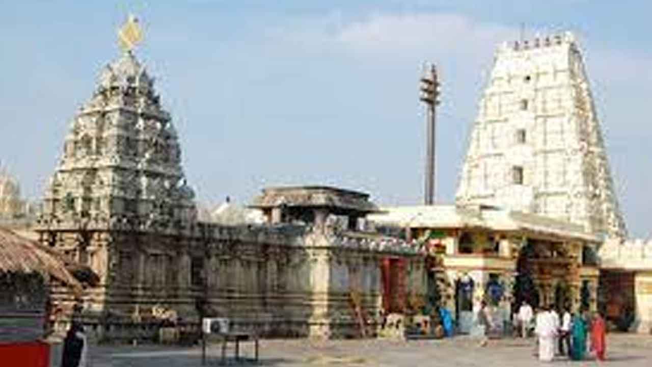 గ్రహణం రోజూ ఈ ఆలయంలో ప్రత్యేక పూజలు !