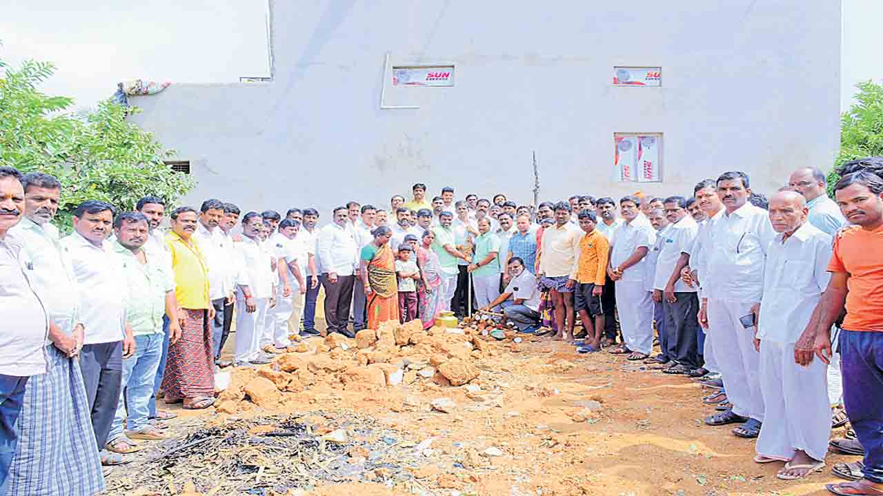 నిరుపేదలకు ఇండ్లు నిర్మించి ఇస్తాం