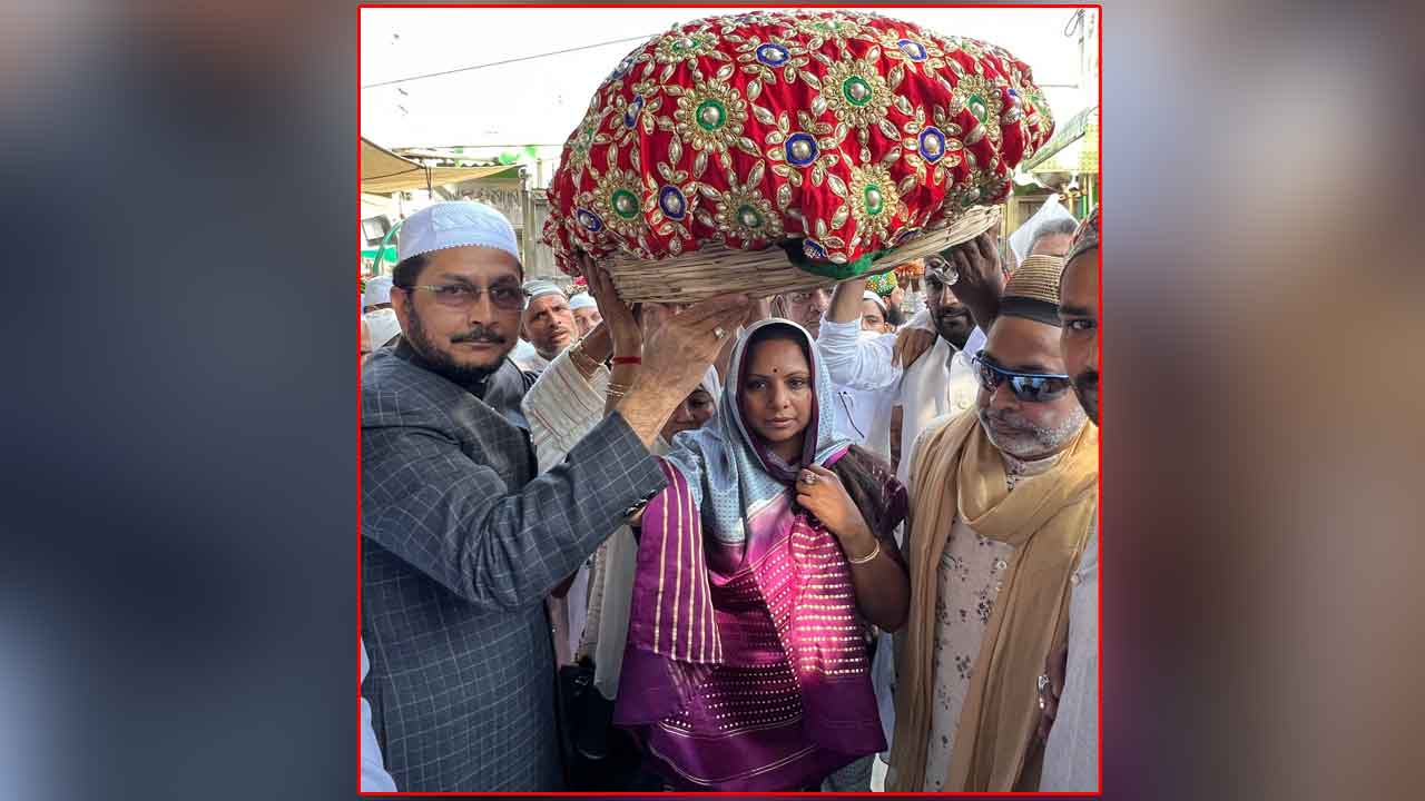 అజ్మీర్ దర్గాలో చాదర్ సమర్పించిన ఎమ్మెల్సీ కల్వకుంట్ల కవిత