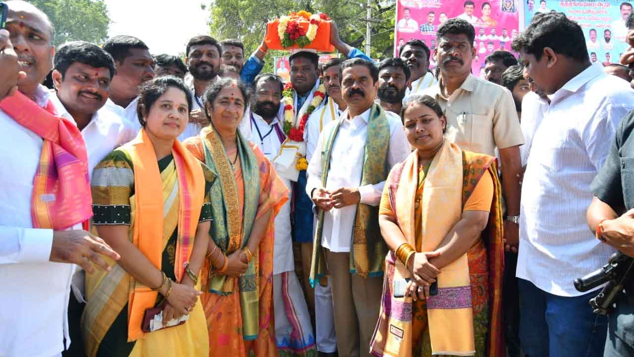 వైభవంగా శ్రీకురుమూర్తి స్వామి ఆభరణాల ఊరేగింపు