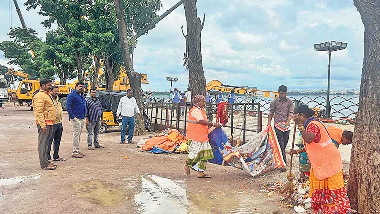 12 క్రేన్లు..300 మంది సిబ్బంది