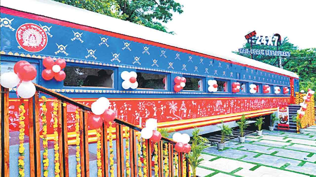 పాత బోగీయే.. రెస్టారెంట్‌