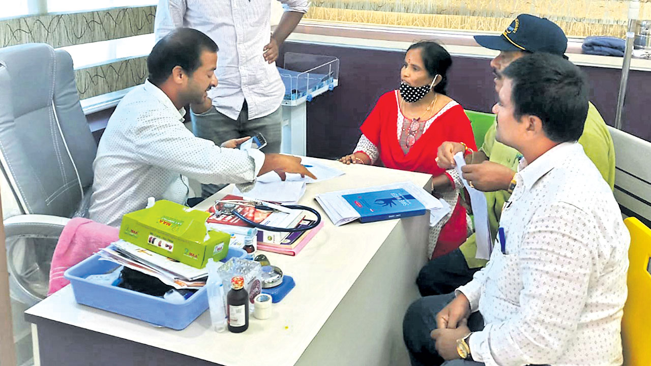 తనిఖీలు.. తాఖీదులు !