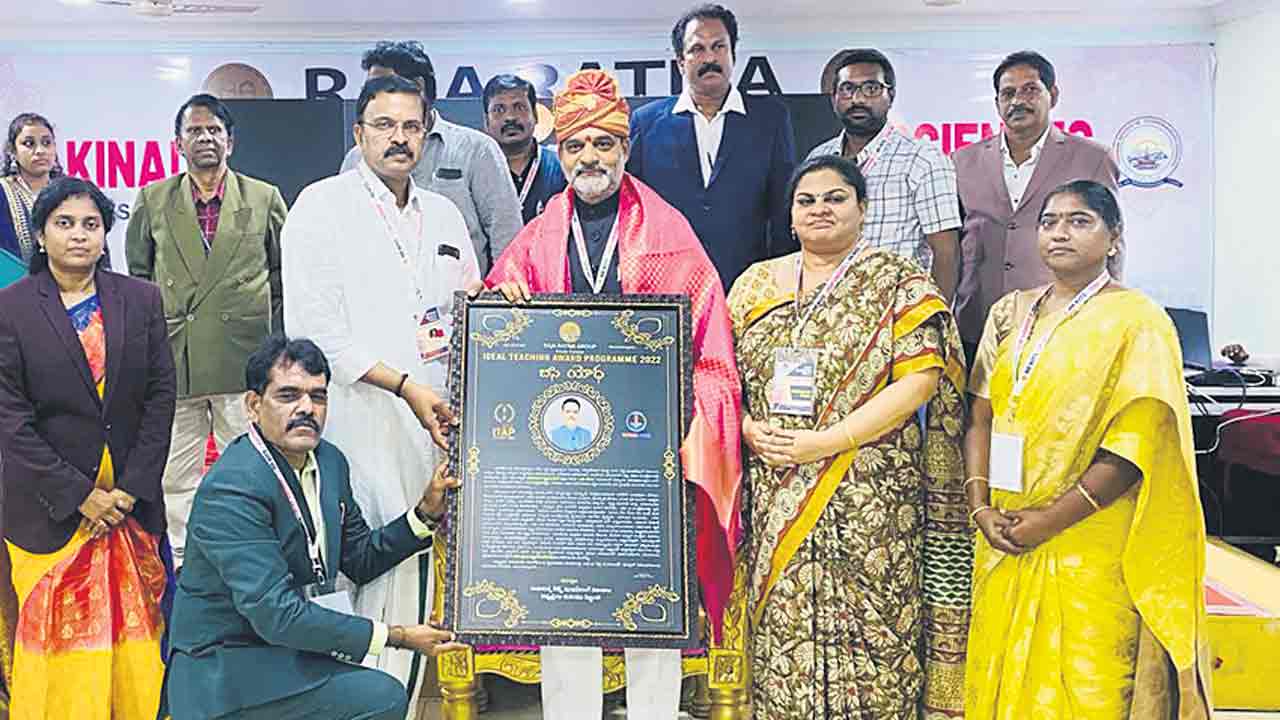 వకుళాభరణం సేవలు ఎనలేనివి