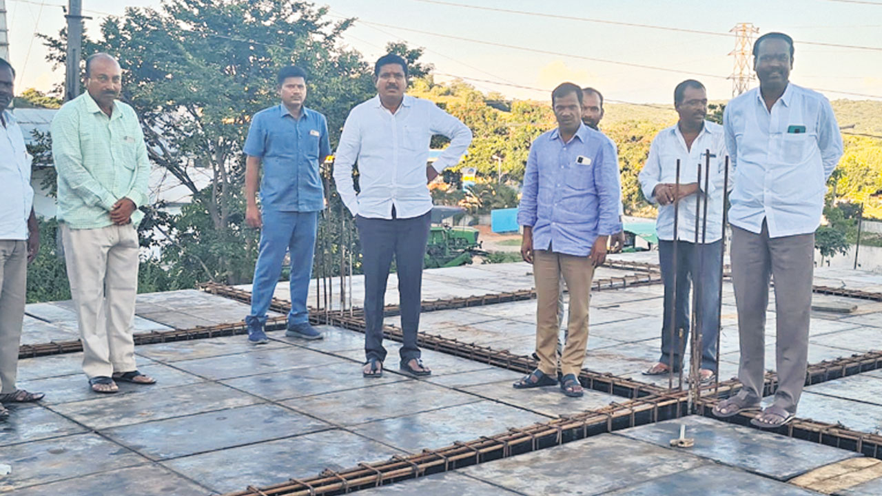 అన్ని హంగులతో పీఏసీఎస్‌ భవన నిర్మాణం