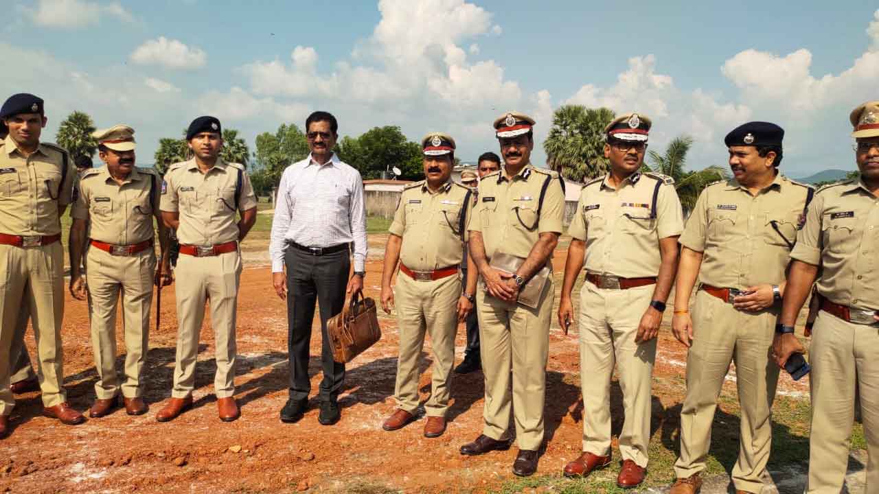 అజ్ఞాతంలో ఉన్న మావోయిస్టులు లొంగిపోవాలి : డీజీపీ మహేందర్‌రెడ్డి